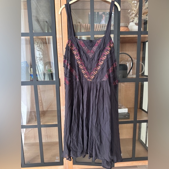 Anthropologie Dresses & Skirts - Anthropologie maeve Harlow Embroidered Dress mini plus curve loose sleeveless